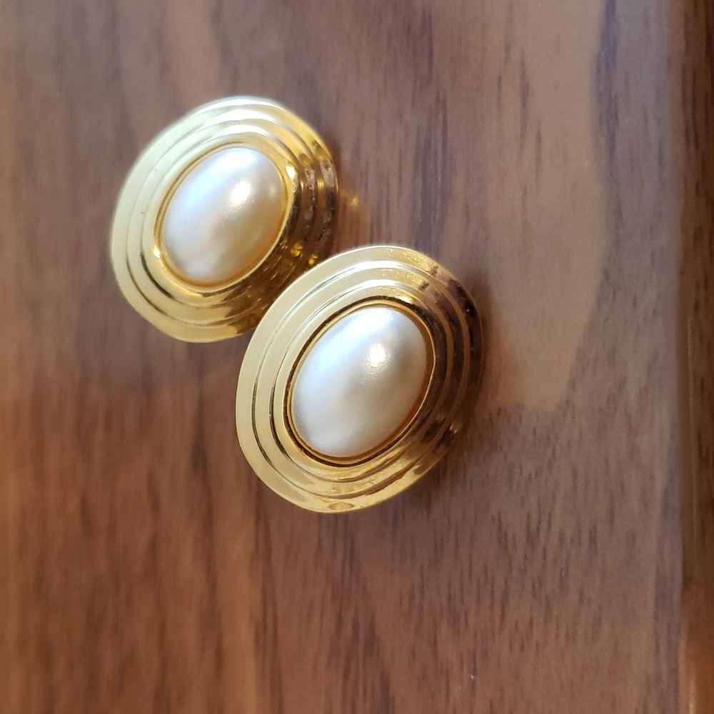 Napier vintage screw back earrings